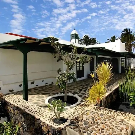 Апартаменты Sleeps 6 Pool Wifi Ариа