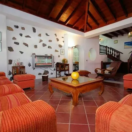 Sleeps 6 Pool Wifi Ариа