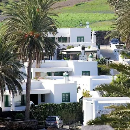 Апартаменты Sleeps 6 Pool Wifi *
