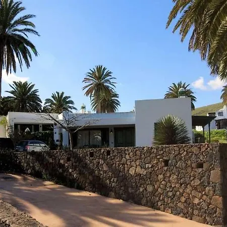 Sleeps 6 Pool Wifi Haría