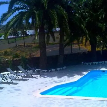Apartment Sleeps 6 Pool Wifi